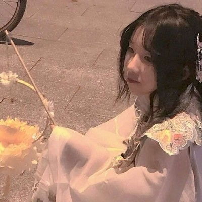 ins招挑花的女生头像