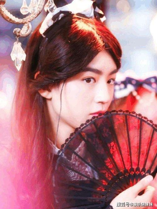 同为男扮女装躲过了王俊凯,逃过了王源,却被赖冠霖迷得神魂颠倒