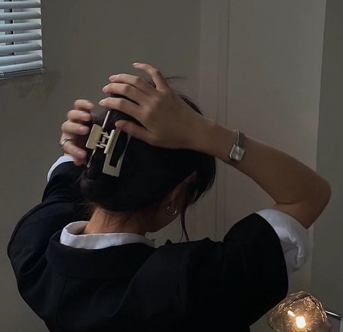 ins冷淡风背影女头