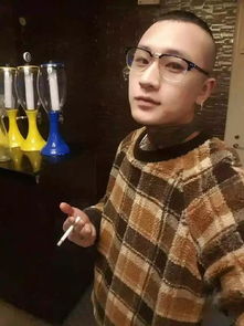 快手最火的千万粉丝网红,两个被封杀剩余的每天装疯卖傻