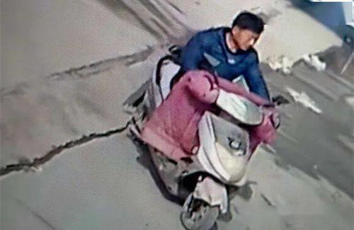 事发邯郸一男子在路上干这事被记者公开