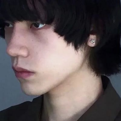 纯欲女头像ins高级质感男生