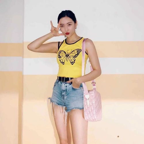 当少女们都疯狂时,没有一只蝴蝶是无辜的