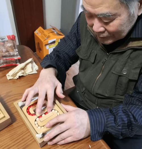 淘宝上的这家老年玩具店,每年为上万个老人带去欢乐