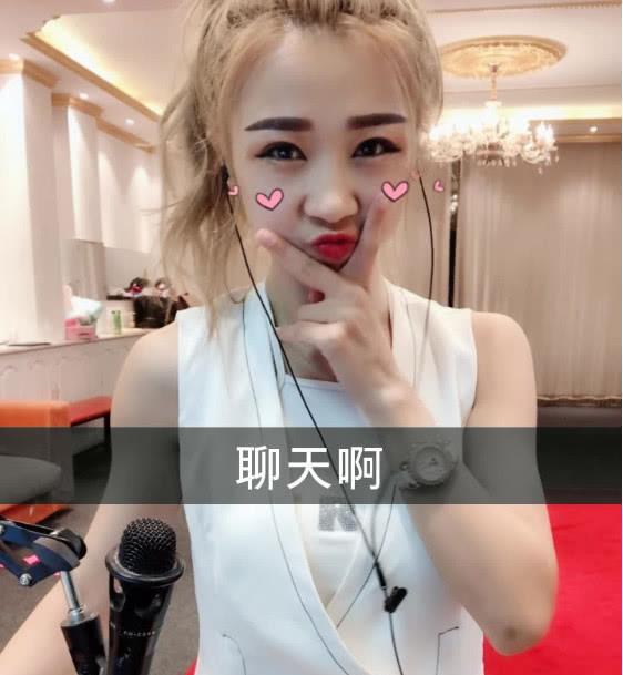 素颜照曝光后,网红王小佳被嘲讽美颜救了你