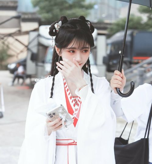 鞠婧祎又一部仙侠剧开机,饭拍照片甜美又仙气,男主比她小3岁