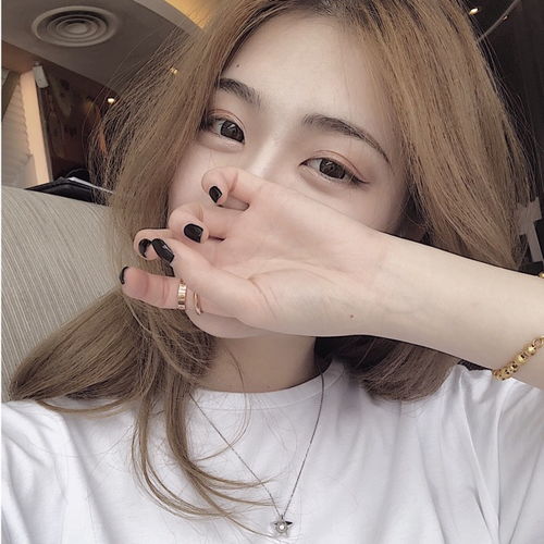 女头像ins高级感氛围感梁世恩