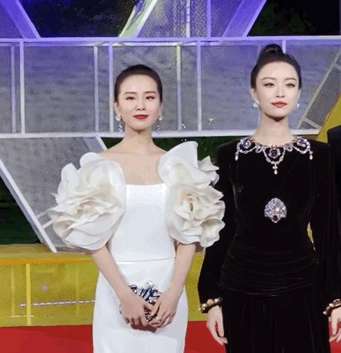 倪妮刘亦菲合照ins
