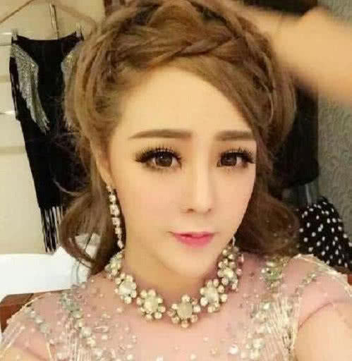 快手四大电母2人靠网红男友,1人靠土豪,她靠自己资产过亿