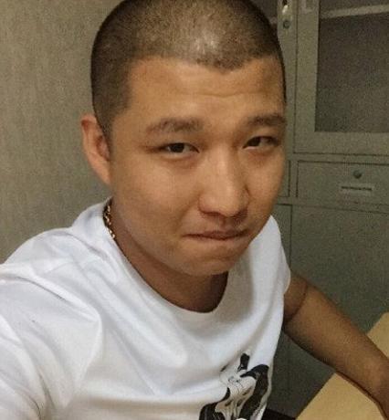 快手大乱又一位2000万粉丝网红被封,二驴他得罪了2大土豪
