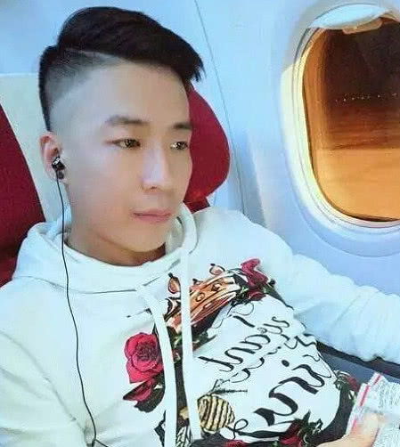 二驴曝光快手网红内幕跑车豪宅都是借钱买的,有钱的仅3人