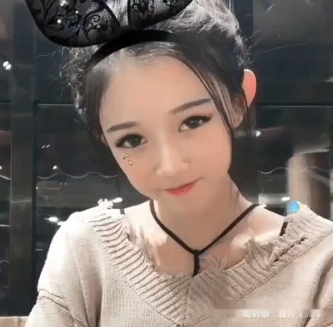 小伊伊直播被封号,只因牌牌琦的一句话,网友就你胆最大