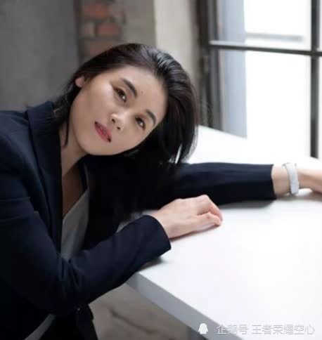 清华美女教授弃国去美,在美立新功,攻克困扰世界50年的难题