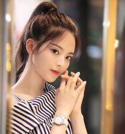 女人过了40,别再扎半丸子头,现流行这3种发型,头发少也适合