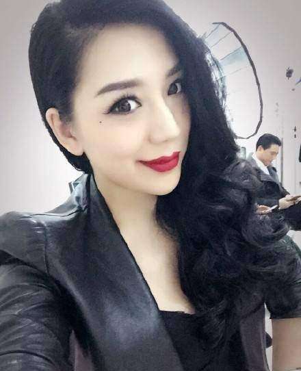 快手最火4大女土豪个个有钱任性,3人靠男人,她靠自己最励志