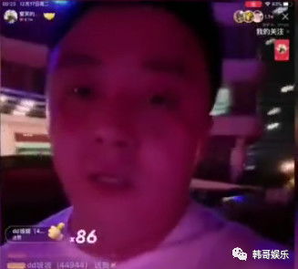 驴嫂平荣儿时童年照片被爆户外发生活窘迫6人挤一个房间睡觉