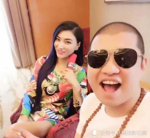 二驴夫妇售假货翻车,商家背锅担负主要责任,他们却只赔付3倍货款了事
