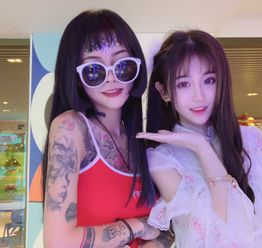 顾茜茜在杨清柠面前大秀一字马,网友把小不点换成我