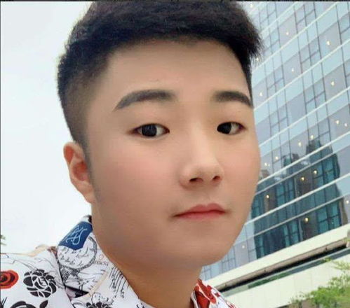 赵本山女儿曝新恋情与男网红穿情侣装有爱,男方颜值引争议