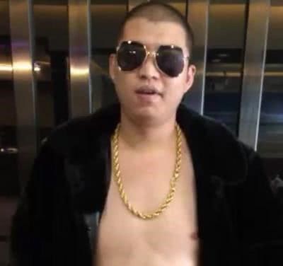 曾经秒杀天佑成快手一哥,如今惹祸不断负债累累,网友赶紧走吧