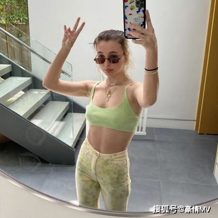 最新欧美女神马甲线图片真人ins欧美女生马甲线