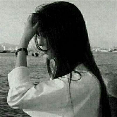 女生头像黑白伤感侧脸孤独真人忧伤头像