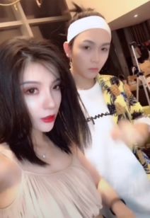 小情侣玩抖音变妆变装,男扮女装颜值最高网友男的太美了