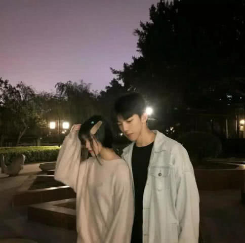 ins高甜情侣头像听闻姑娘治家有方,鄙人余生愿闻其详