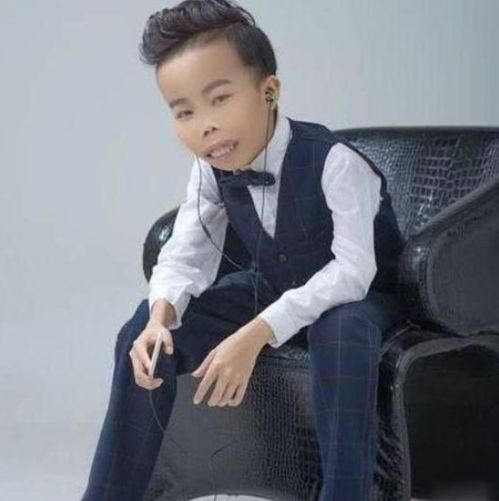 丑男陈山的网红史36名女友72台豪车,23岁身价10亿