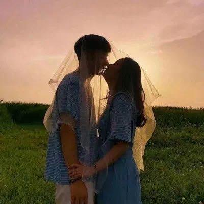 婚纱情侣头像一左一右40张抖音超火婚纱情头