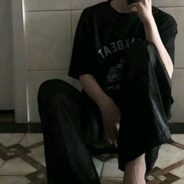 暗色系男生不露脸头像
