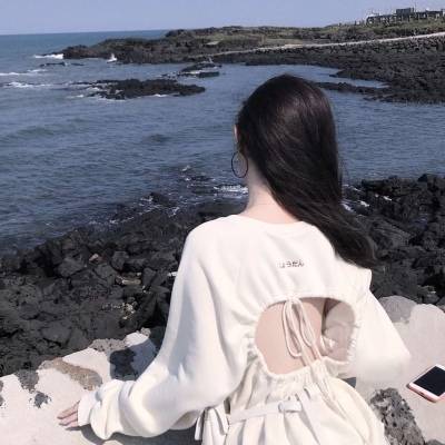 海边气质美女背影头像自找的痛不敢喊痛