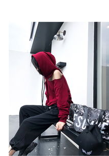 秋冬抖音同款ins超火上衣社会港风露肩连帽宽松潮外套卫衣女依生