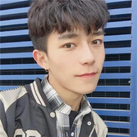 qq头像男生帅气超拽,看着比较酷又有点拽的样子