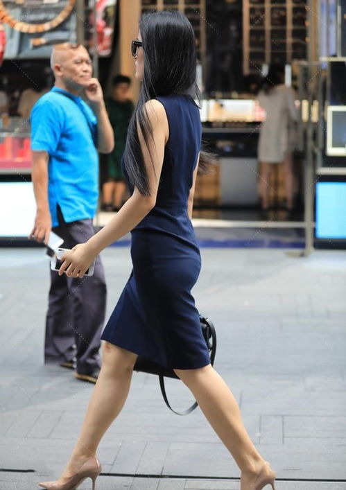 礼服优雅大气,时尚简约,穿着轻松女性化