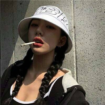 最近很火的社会头像女抽烟有范的社会女图片霸气头像
