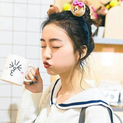 逗笑幽默上大学缠着女老师跟她表白,她说等我毕业就答应我