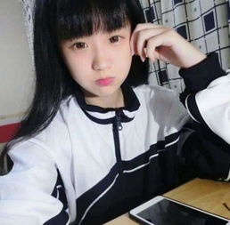 杨清柠早期旧照曝光,看清容貌后,网友再也不是当初那个女孩了