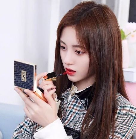 鞠婧祎上综艺口红不沾杯,四千年美女化妆别有玄机