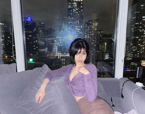ins菩萨程女士顶级性感腰臀比眼神迷离太勾人