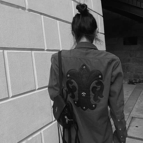 高级质感黑白女生头像