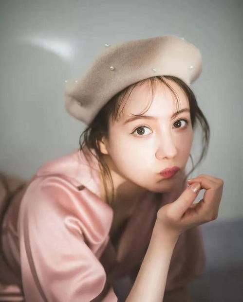 保暖好看营造冬日氛围感,法国和日本女生,都怎么戴贝雷帽
