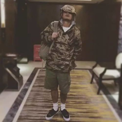 短裤上的这两坨才是男生夏天帅气的秘密