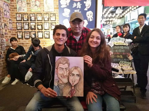 用漫画展现人生百态,在快手取得线上生意经十年热血漫画路,快手线上筑梦中短视频记录下的漫画人生,街头漫画师快手开辟线上生意