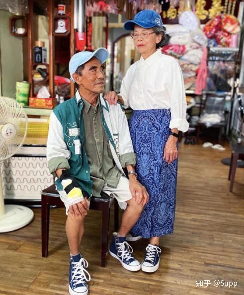 84岁台湾老夫妻秀恩爱惊动bbc,随手穿个情侣装就圈65万ins粉太羡慕了...