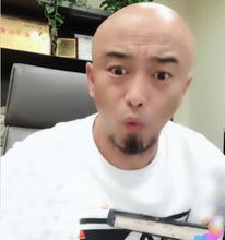 快手辛巴买二驴合同收驴家班二驴老板先出出气,散打自叹不如
