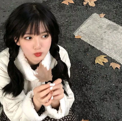 女头像ins高级感模糊穿出