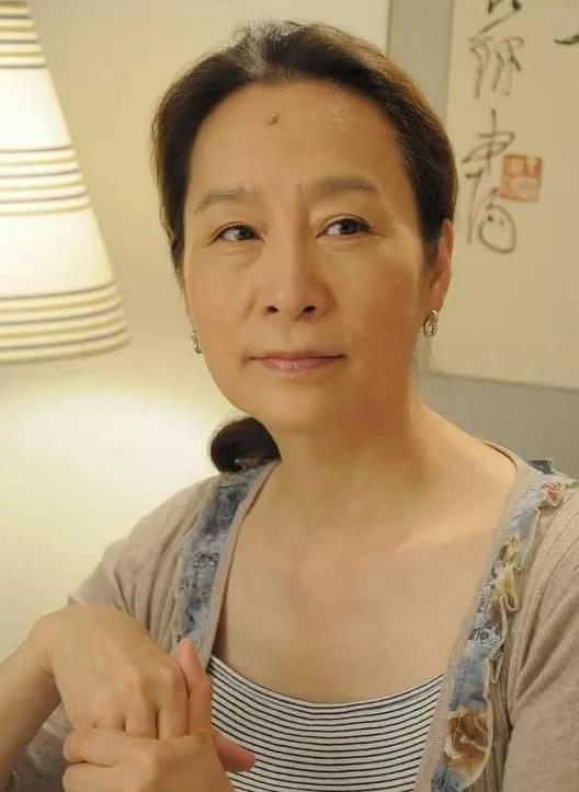 奚美娟离婚后,独自抚养儿子至今未嫁,前夫与王之夏再婚很幸福