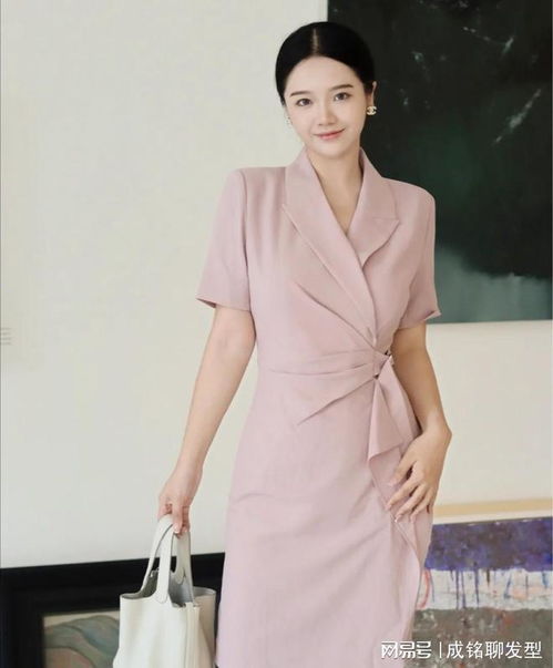 真正懂打扮的女人很少穿黑色用这些穿搭营造氛围感,高级又减龄