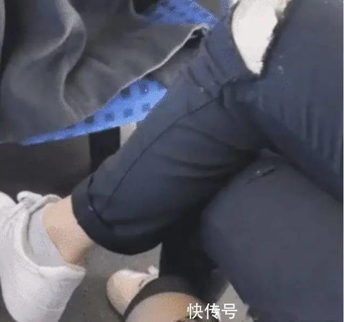 抖音丝袜美女火了,情不自禁地往上拉衣服,网友你男朋友太难了